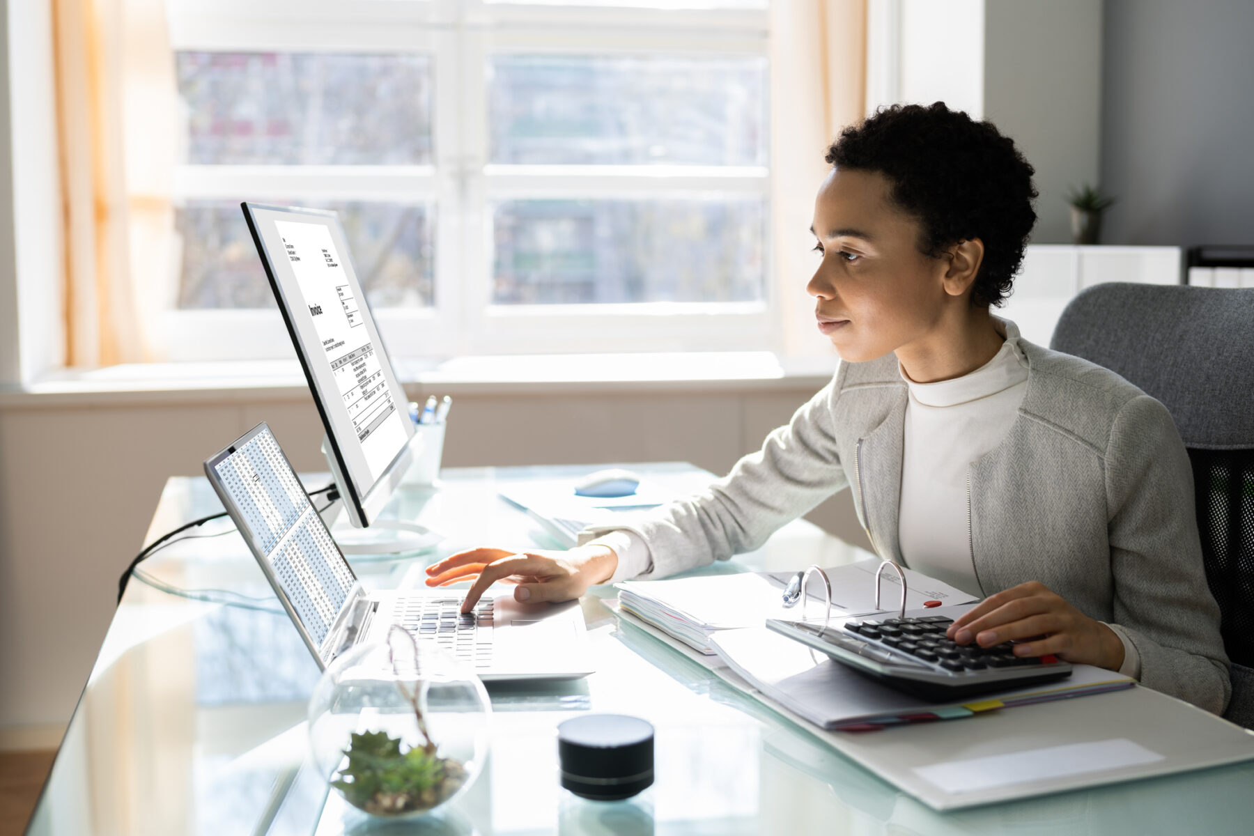 Schneider Electric Launches Free Subscription Plan for Comprehensive Emissions Management | Zeigo Sustainability Software A woman working on a computer, potentially decarbonizing her sme